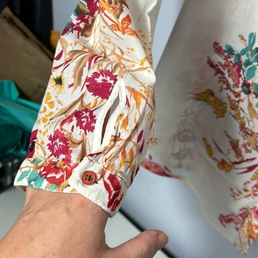 University Club Floral Blouse - Picture 5 of 8
